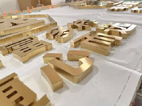 南安拉丝不锈钢字的特点。